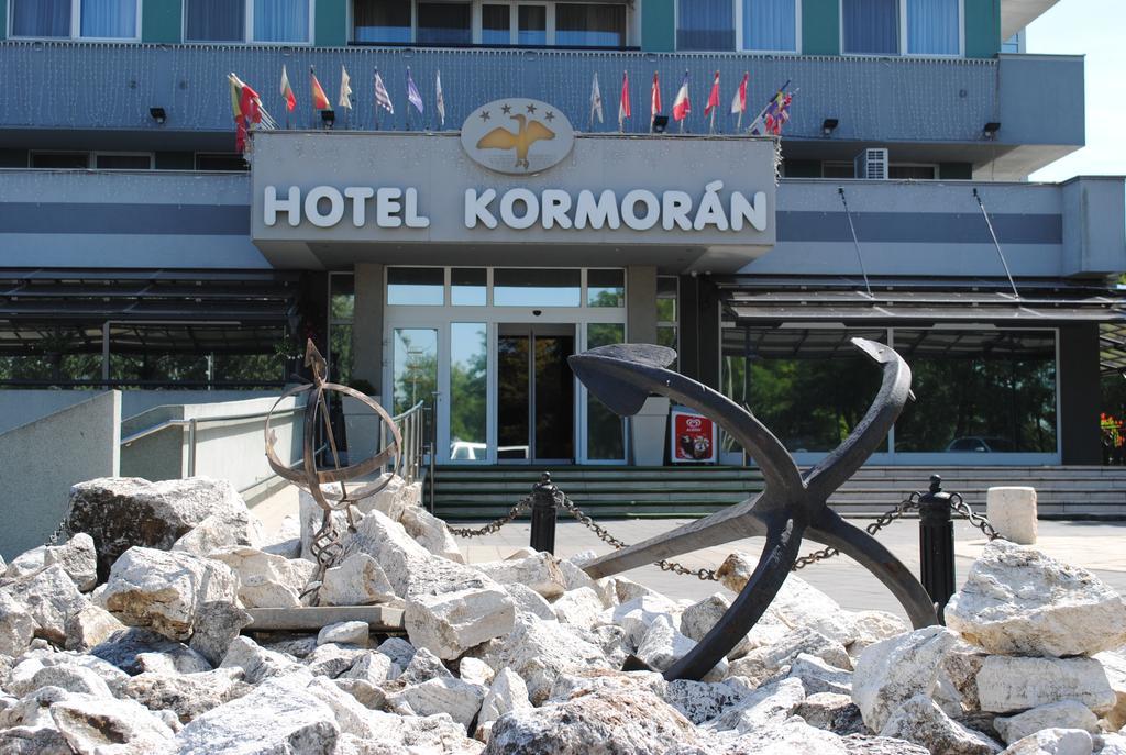 Hotel Kormoran Šamorín Buitenkant foto