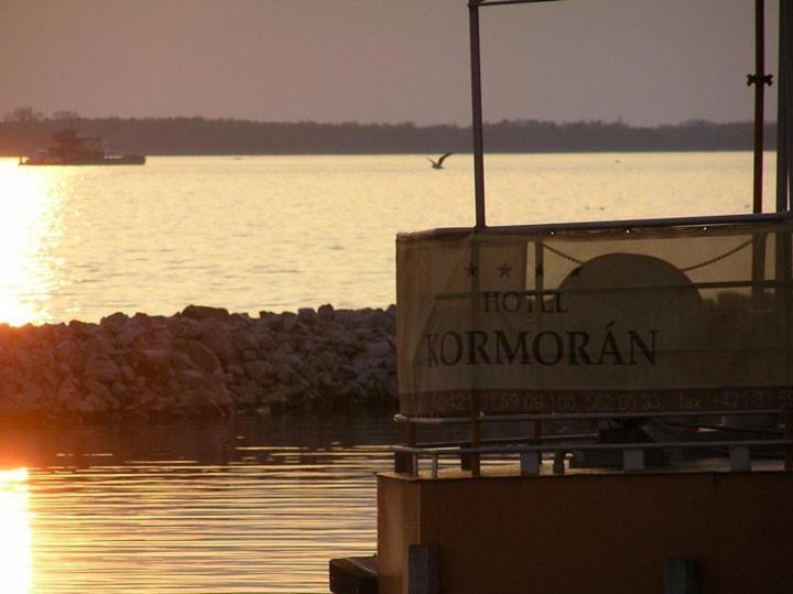 Hotel Kormoran Šamorín Buitenkant foto